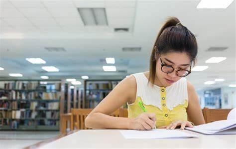 What are the Differences Between IELTS Essays and University Assignments Writing Styles-Go Global